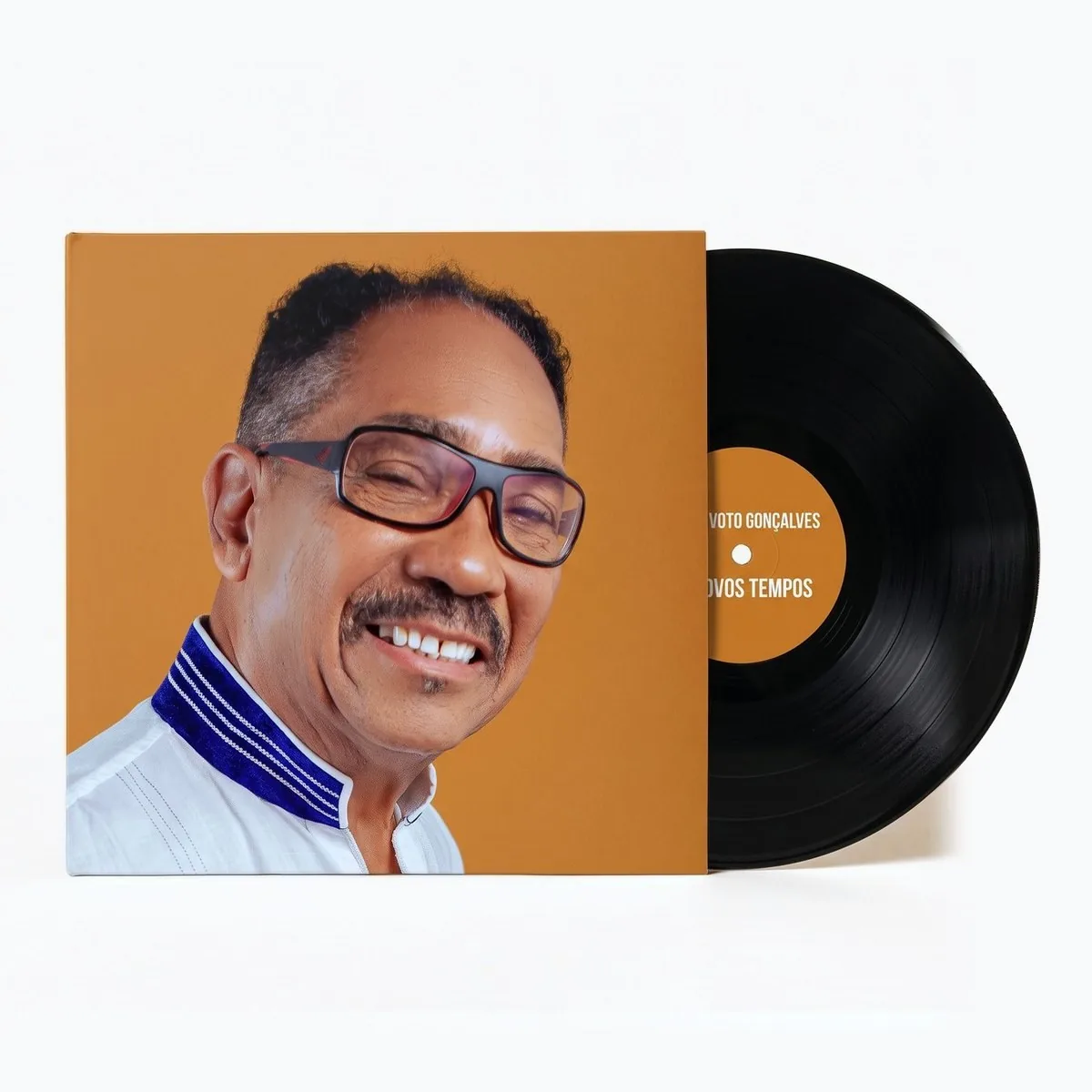 Novos Tempos by Voto Gonçalves, sleeve and vinyl record